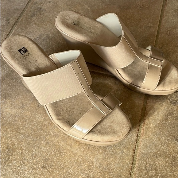 Cream Sandal Heels - Picture 1 of 2